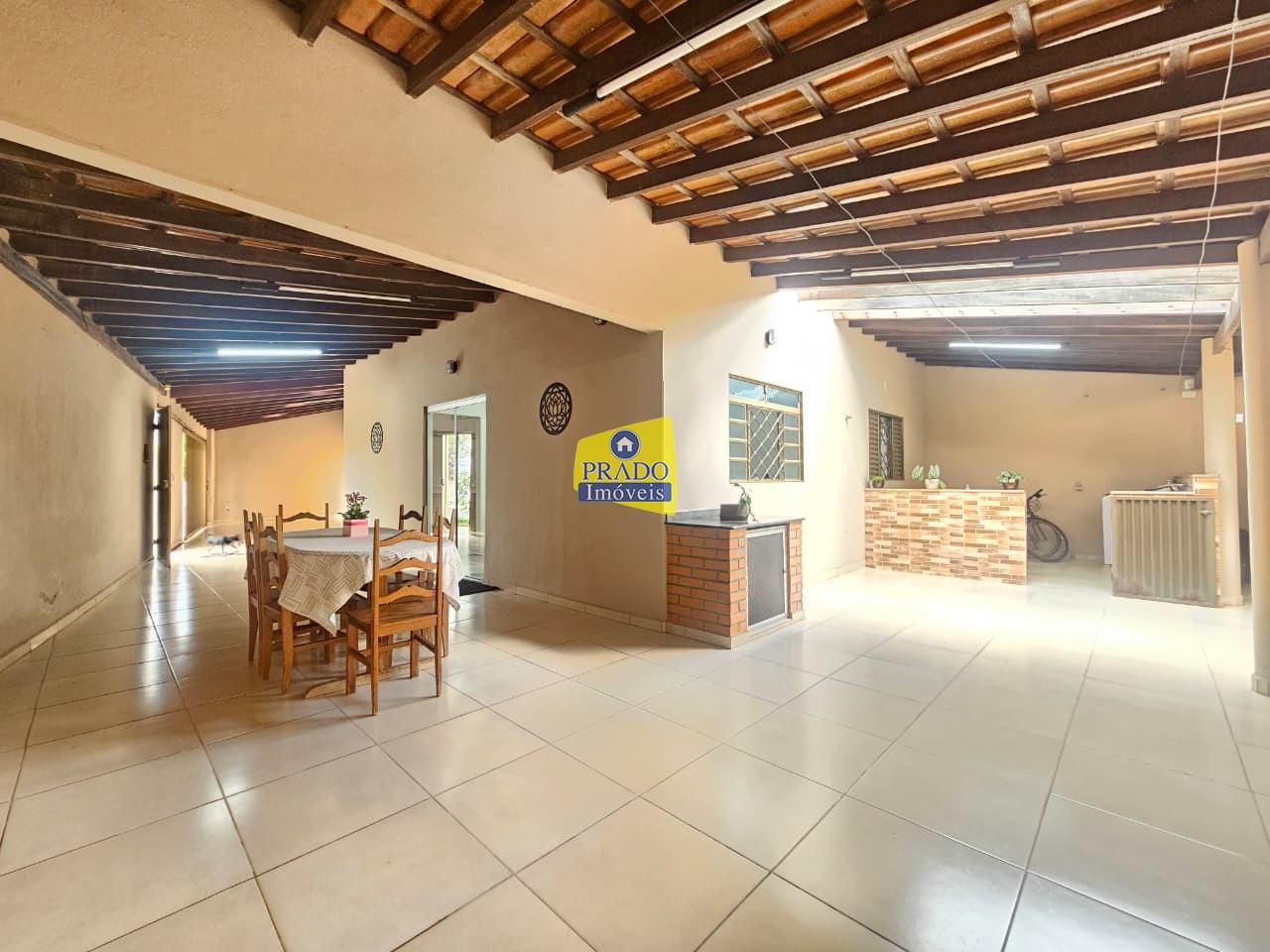 Casa para Venda, Araguari / MG, bairro Bosque, 3 dormitórios, sendo 1 ...